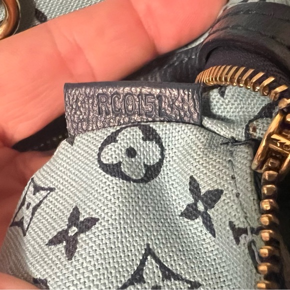 LOUIS VUITTON
Limited Edition Escale Canvas Ailleurs Cabas GM Bag - Picture 17 of 17